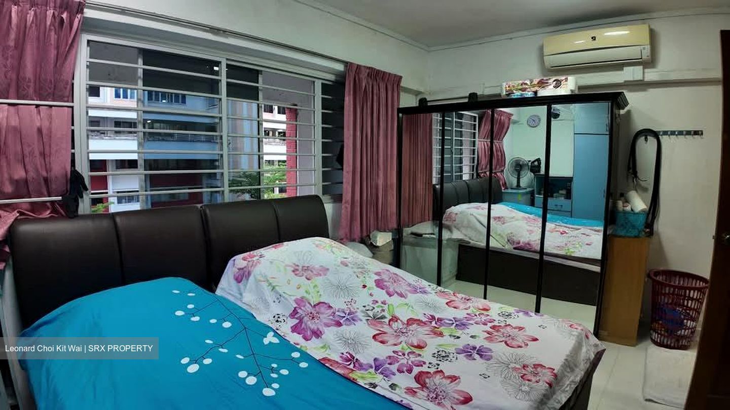 Blk 556 Jurong West Street 42 (Jurong West), HDB Executive #537019811